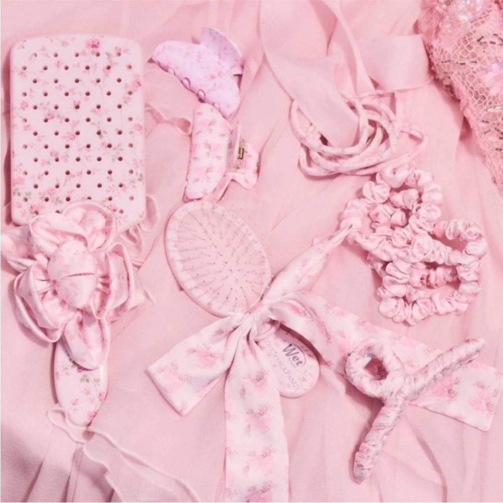 LOVESHACKFANCY Goody Wet Brush Hair Accessories